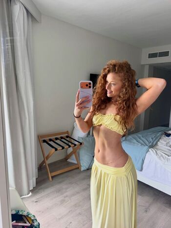 Full leaked Phoebeisginger private onlyfans photo