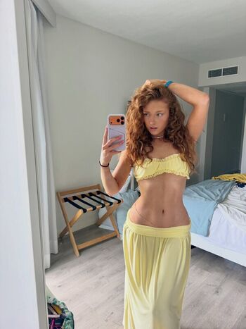 Full leaked Phoebeisginger private onlyfans photo