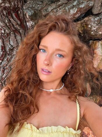 Full leaked Phoebeisginger private onlyfans photo