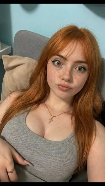 Full leaked Poppy dolly twins private onlyfans photo