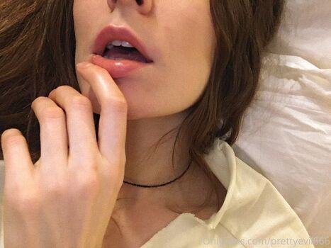 Full leaked Pretty evelyn private onlyfans photo