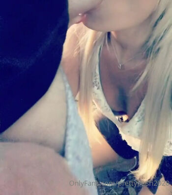 Full leaked Prettyposh private onlyfans photo