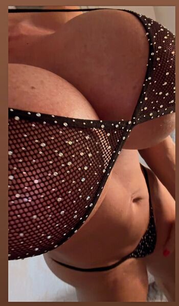 Full leaked Queenmuscleboobs private onlyfans photo
