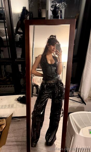 Quinn Finite / Charlee