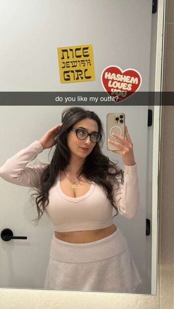 Full leaked Qveenjulia  page private onlyfans photo