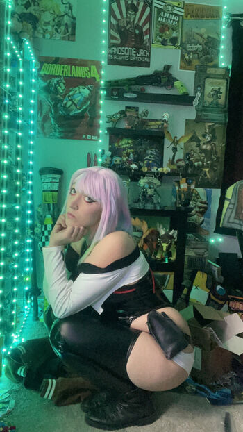 Full leaked Qweeneevee page private onlyfans photo