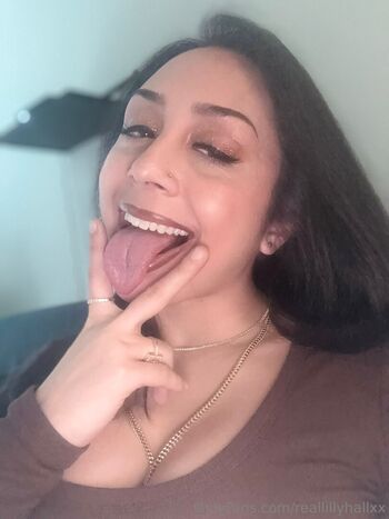 reallillyhallxx