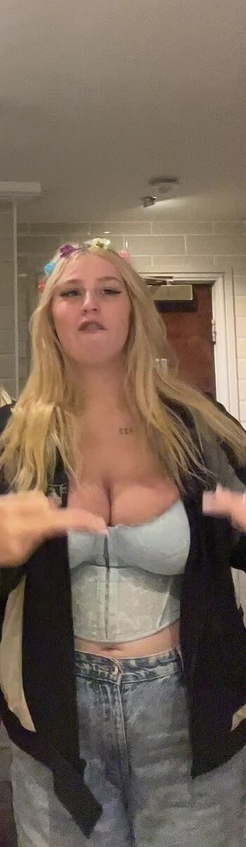 Full leaked Reeseychanelle private onlyfans photo