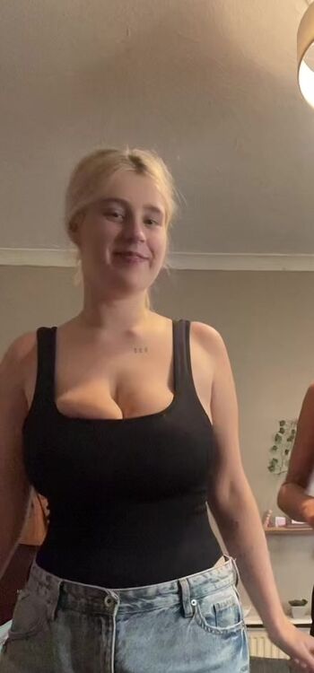 Full leaked Reeseychanelle private onlyfans photo