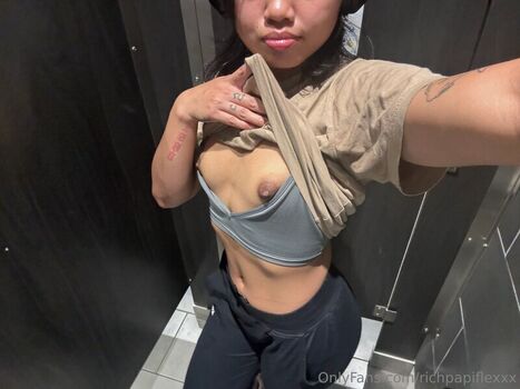 Full leaked Richpapiflexxx private onlyfans photo