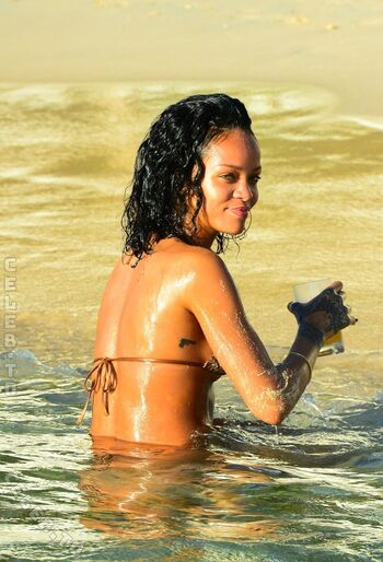 Full leaked Rihanna  page private onlyfans photo