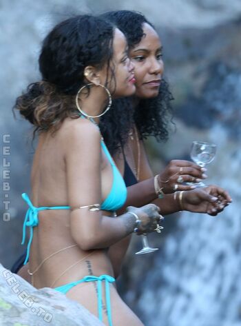 Full leaked Rihanna  page private onlyfans photo