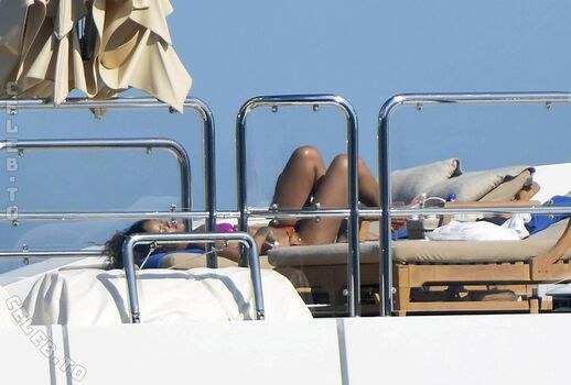 Full leaked Rihanna  page private onlyfans photo