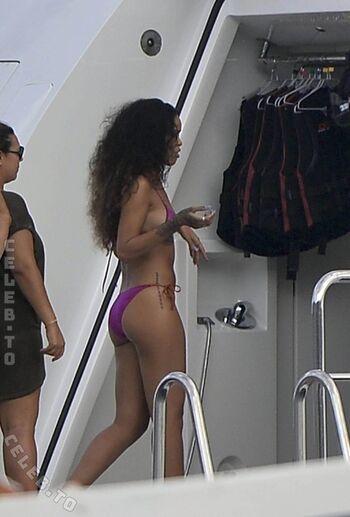 Full leaked Rihanna  page private onlyfans photo