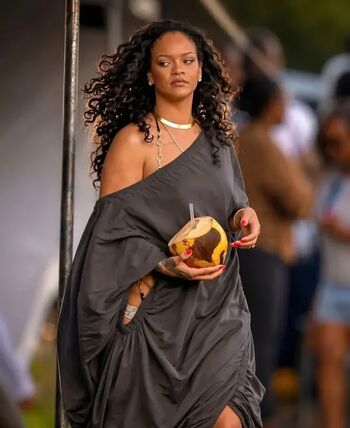 Full leaked Rihanna  page private onlyfans photo