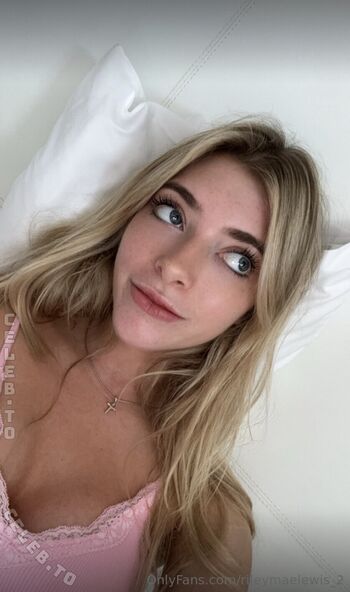 Full leaked Riley mae lewis private onlyfans photo