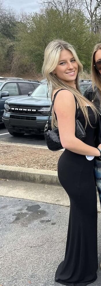 Full leaked Stormi maya / private onlyfans photo