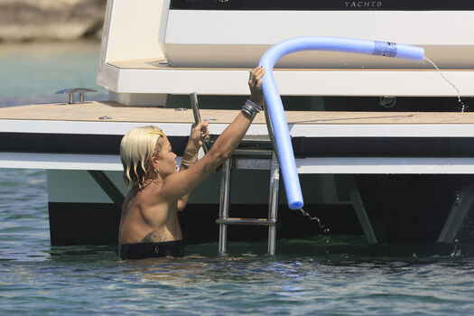 Full leaked Rita ora  page private onlyfans photo
