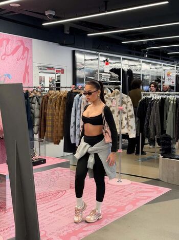 Full leaked Rojii ely private onlyfans photo