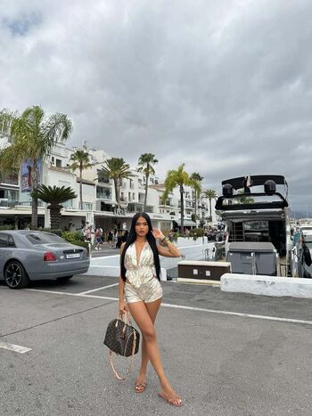 Full leaked Rojii ely private onlyfans photo