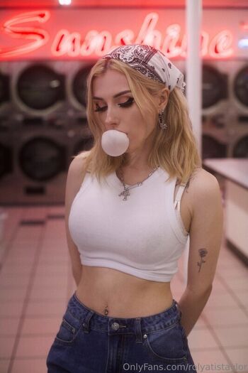 Full leaked Rolyat  page private onlyfans photo