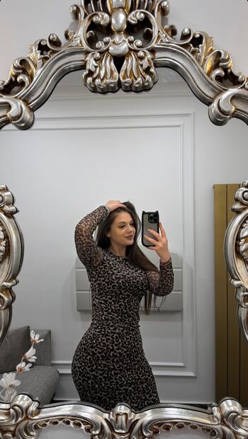 Full leaked Romanian girls page private onlyfans photo