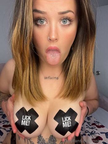 Full leaked Rosie lei page private onlyfans photo