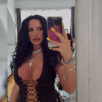 Full leaked Roxannaursu private onlyfans photo