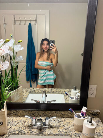 Full leaked Roxannesims private onlyfans photo