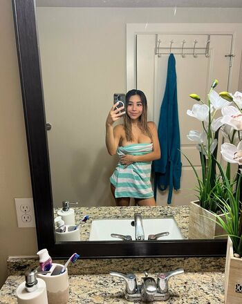 Full leaked Roxannesimsxx private onlyfans photo