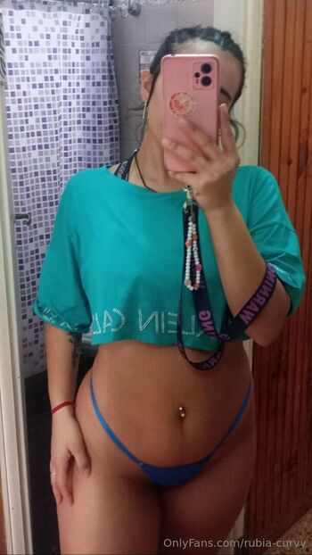 rubia-curvy