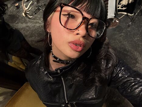 Full leaked Ruinedbymiki private onlyfans photo