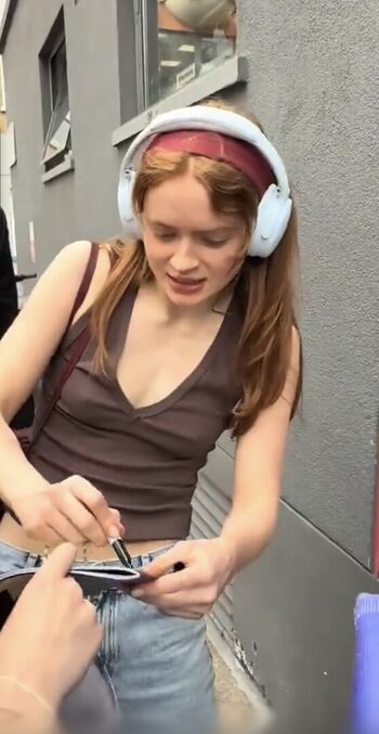 Full leaked Sadie sink page private onlyfans photo