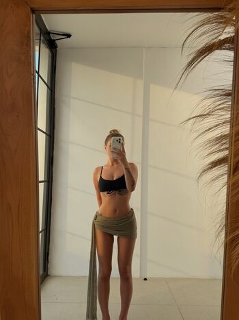 Full leaked Sagafrost page private onlyfans photo