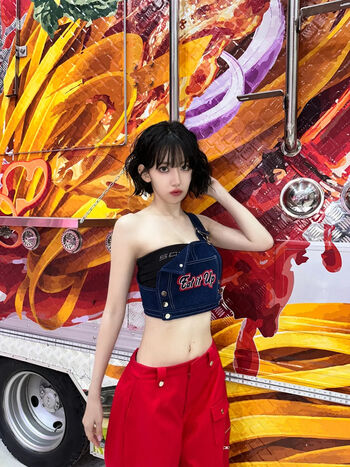 Sakura Miyawaki 宮脇 咲良