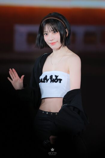 Sakura Miyawaki 宮脇 咲良