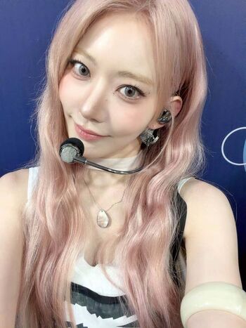 Sakura Miyawaki 宮脇 咲良