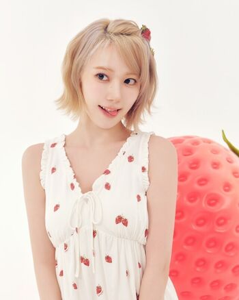 Sakura Miyawaki 宮脇 咲良