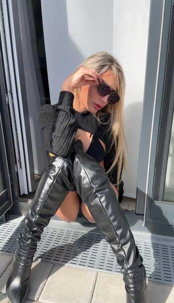 Full leaked Sandyleinof private onlyfans photo