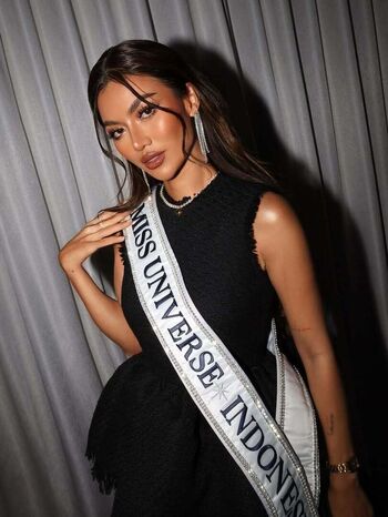 Full leaked Sanly liu private onlyfans photo