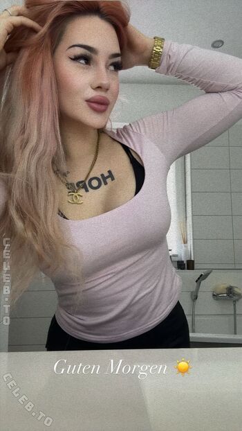 Full leaked Sarahmelek private onlyfans photo