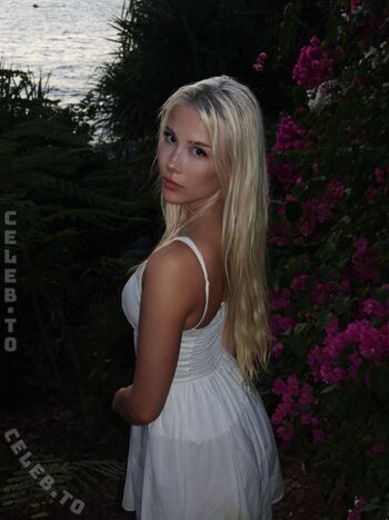 Sarahtoninx9_