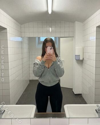 Full leaked Saraklein private onlyfans photo