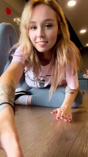 Full leaked Valentiinarose/ private onlyfans photo