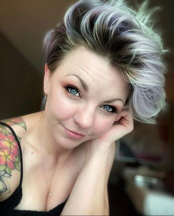 Full leaked Schatzie private onlyfans photo