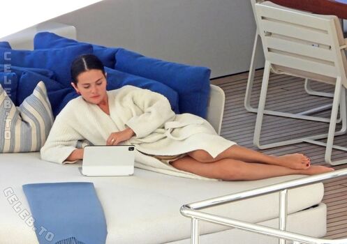 Full leaked Selena gomez  page private onlyfans photo