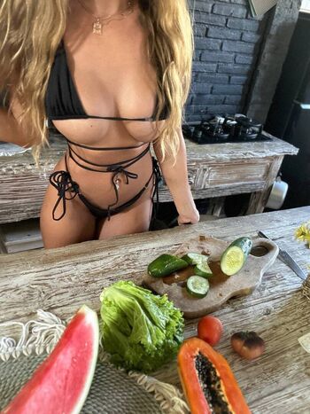 Full leaked Seylark private onlyfans photo