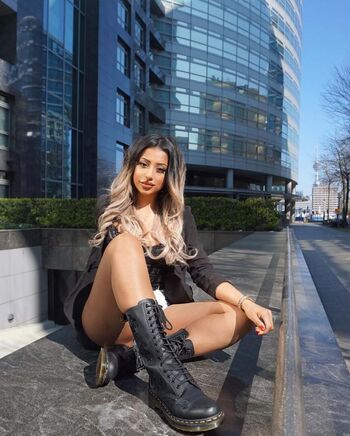 Full leaked Shaweena page private onlyfans photo