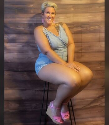 Full leaked Shellybelly private onlyfans photo