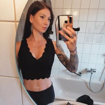 Full leaked Show your girlfriend page private onlyfans photo